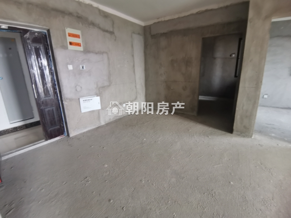 山南壹号 99平 朝南大三居 毛坯 单价3363元 交通便利