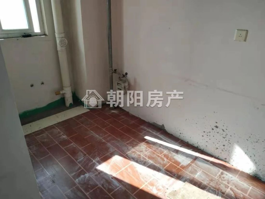 彩虹大厦 136平 南向三居采光好 满两年 交通便利