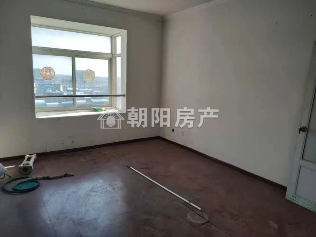 彩虹大厦 136平 南向三居采光好 满两年 交通便利