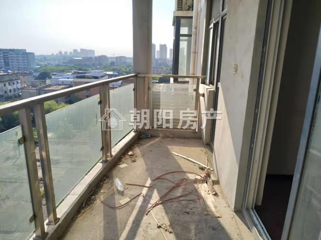 彩虹大厦 136平 南向三居采光好 满两年 交通便利
