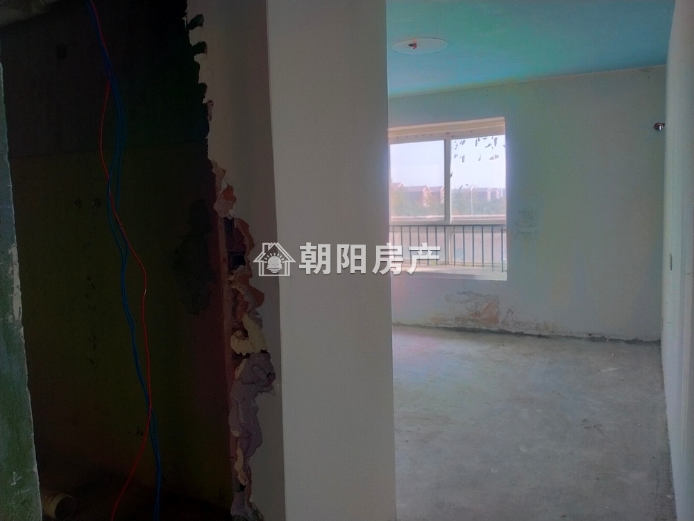 英伦联邦 120平 南向三室一卫 满五唯一 毛坯
