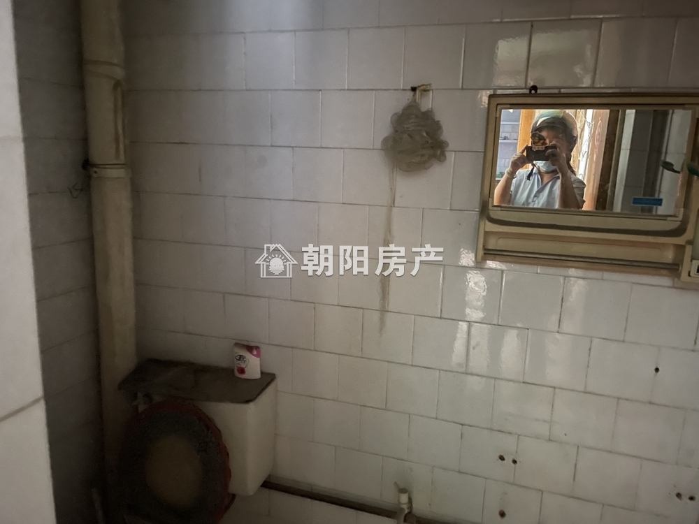 二汽新村 60平 南向两室 满两年 2028元/平