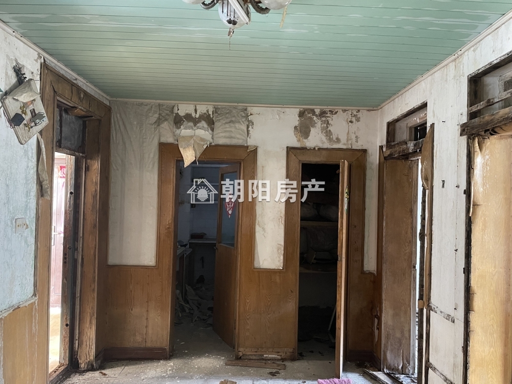 二汽新村 60平 南向两室 满两年 2028元/平
