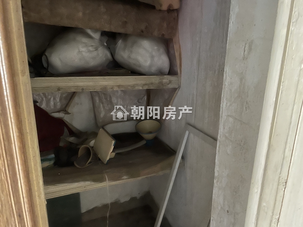 二汽新村 60平 南向两室 满两年 2028元/平