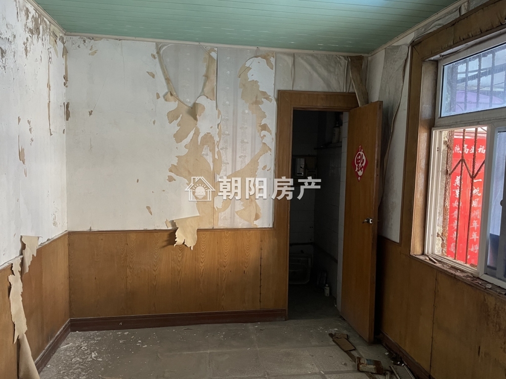 二汽新村 60平 南向两室 满两年 2028元/平