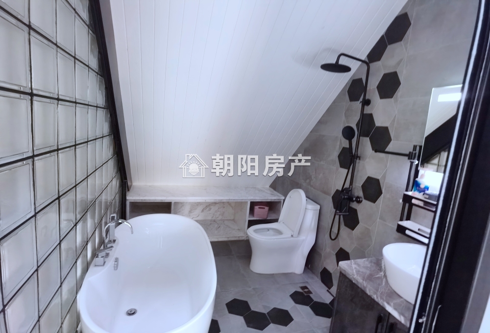 泉山湖龙湾 160平 南朝向精装叠墅 满两年 学区房