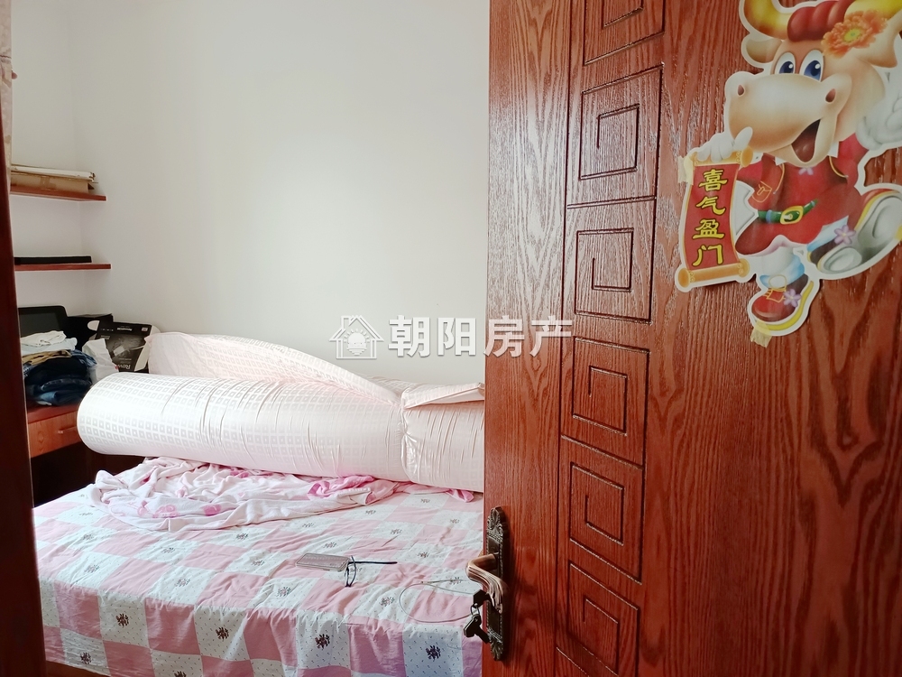 龙湖中心 130平 豪装南向三室 交通便利 学区房 满两年