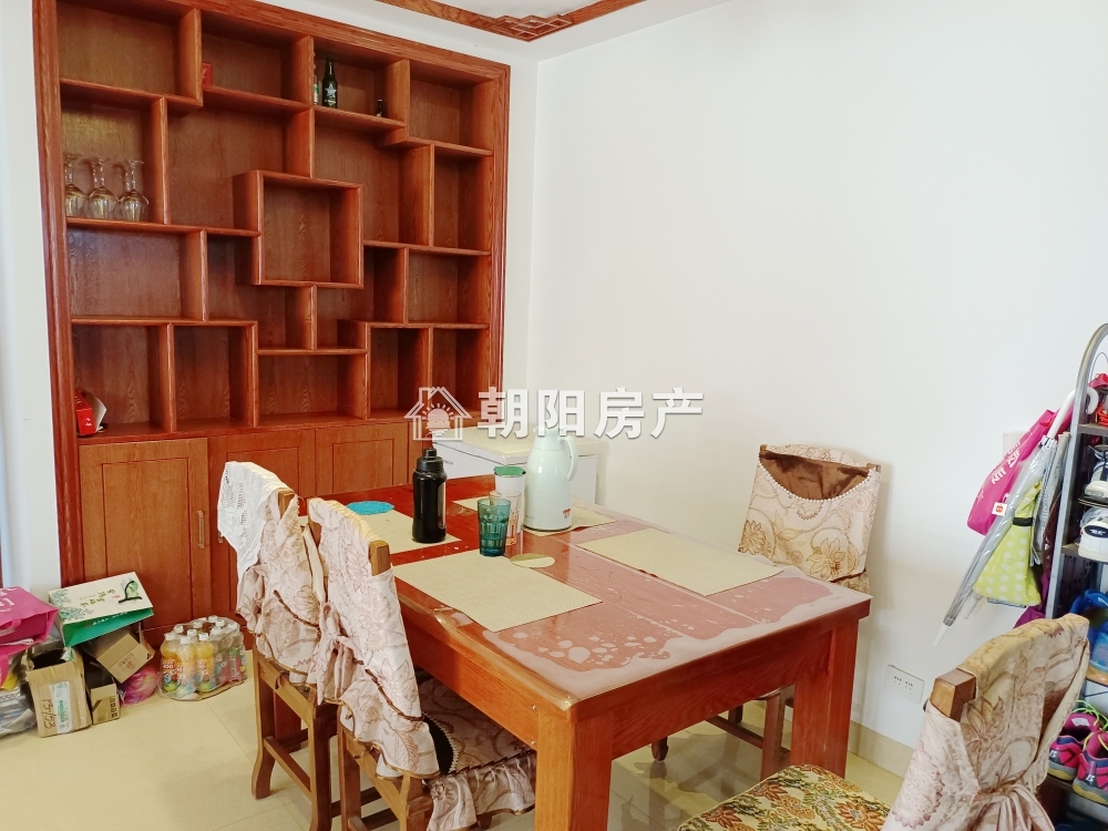 龙湖中心 130平 豪装南向三室 交通便利 学区房 满两年