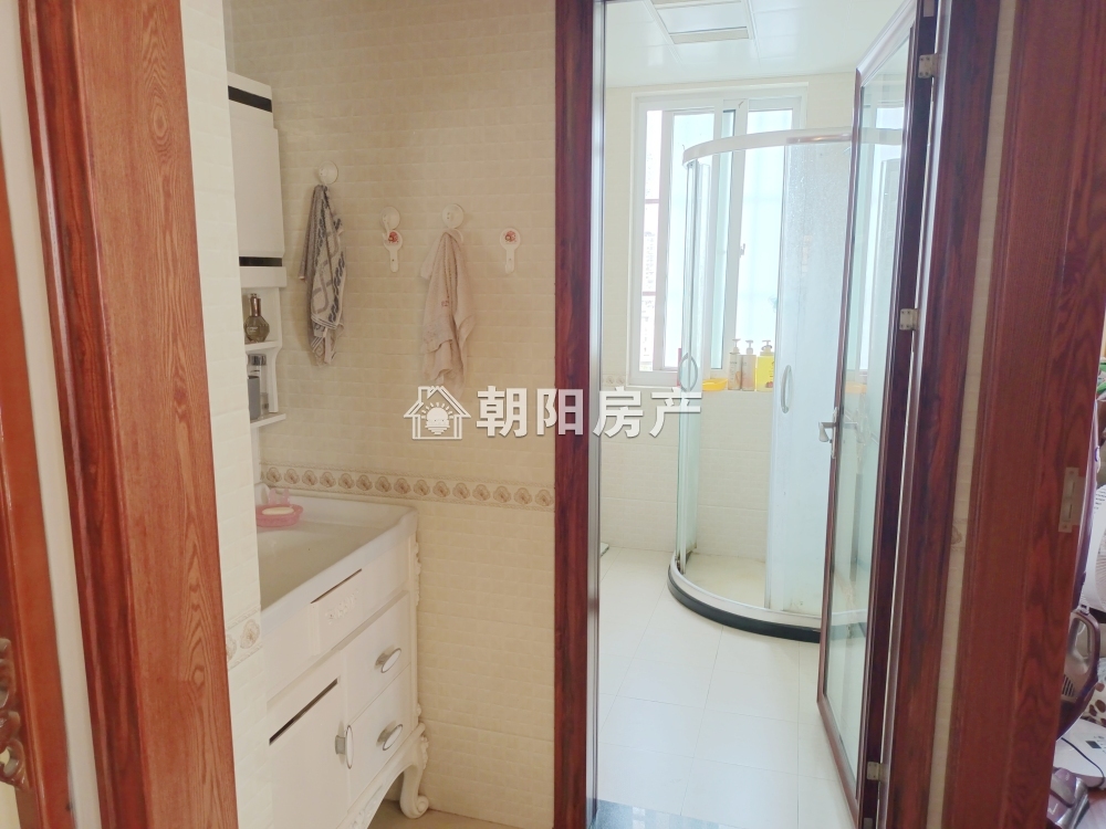 龙湖中心 130平 豪装南向三室 交通便利 学区房 满两年