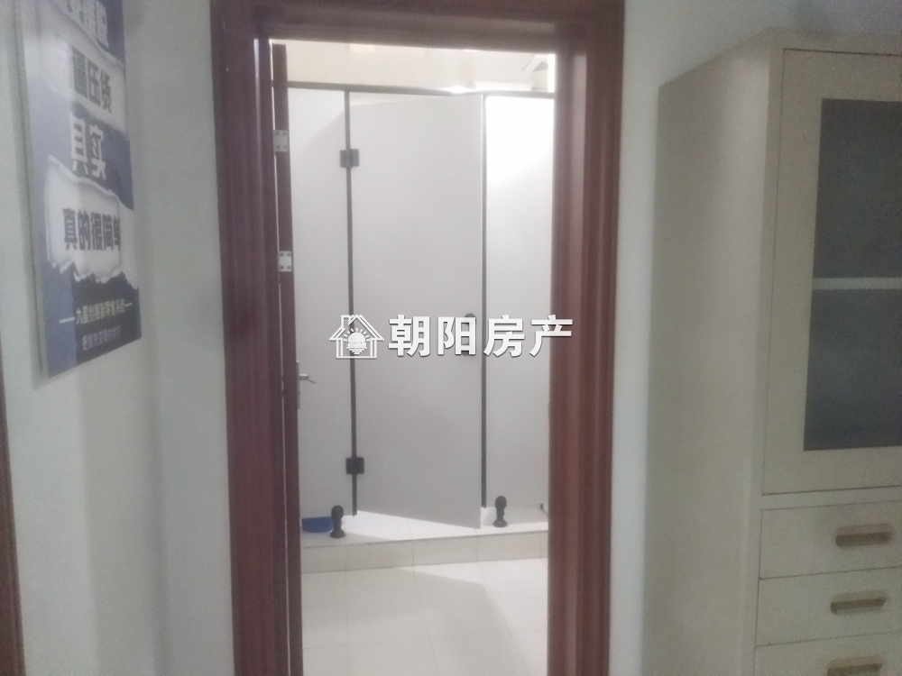新天地 85平 南向两室 交通便利 简装