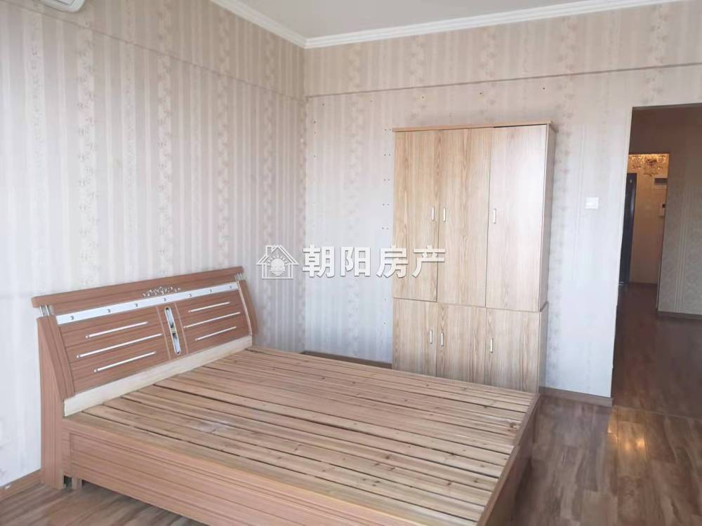 中央国际广场 61平 精装一室 满两年 3652元/平 学区配套