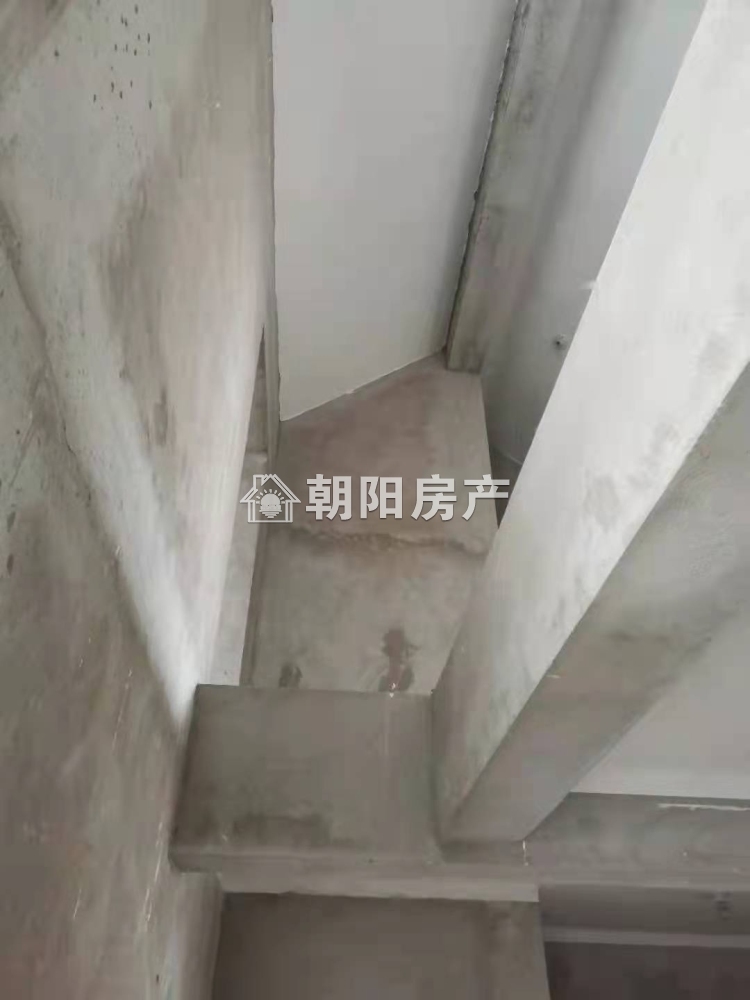机西小区 109平 南向两室一厅 采光好 交通便利 毛坯房
