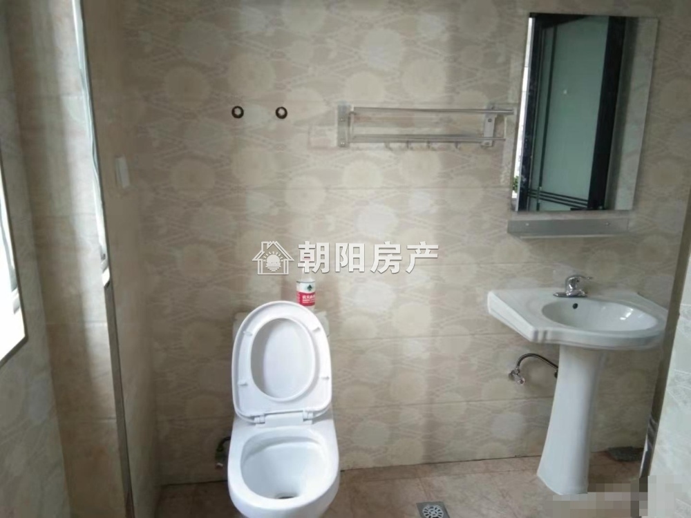 金域蓝湾 126平 南向大三居 交通便利 简装出租