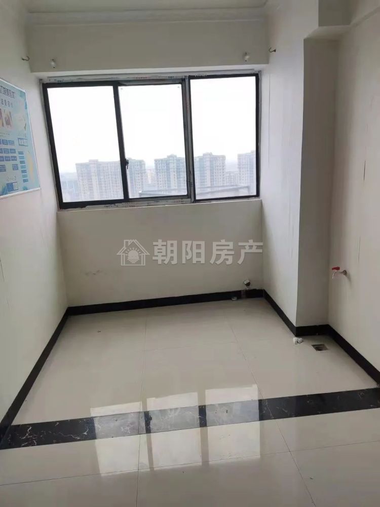 华夏中央广场 117平 南向三室二厅 满两年 交通便利