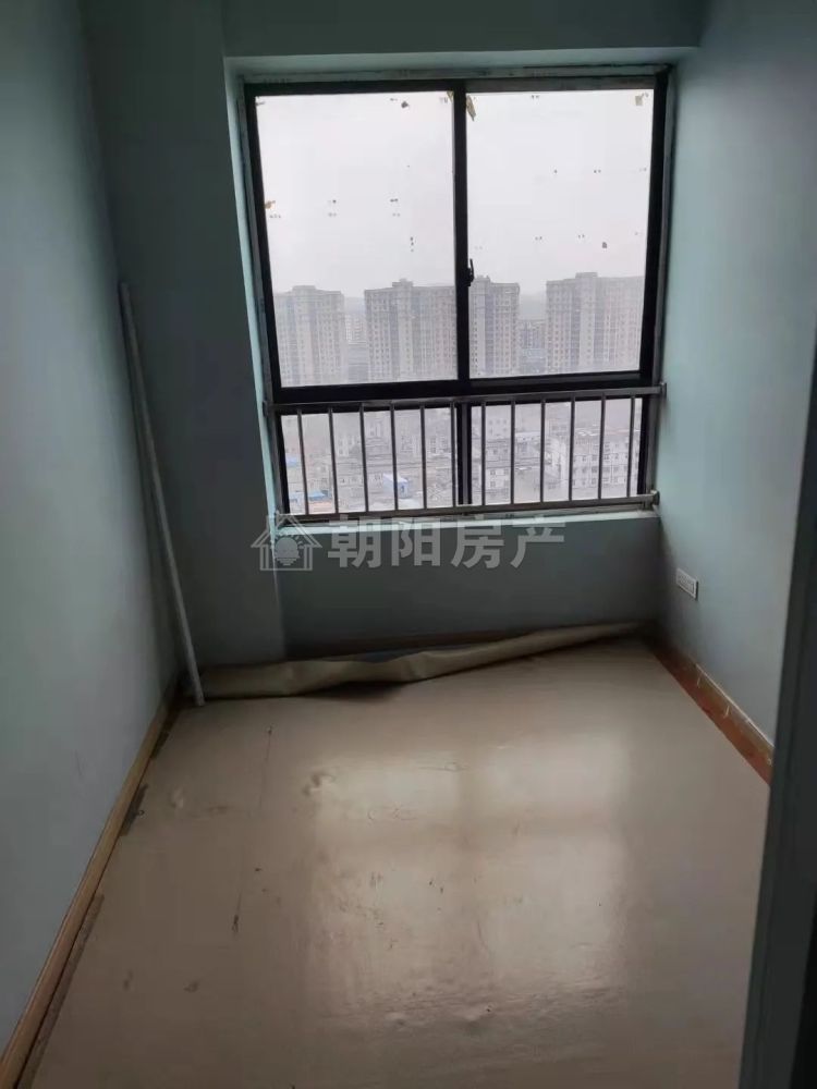 华夏中央广场 117平 南向三室二厅 满两年 交通便利