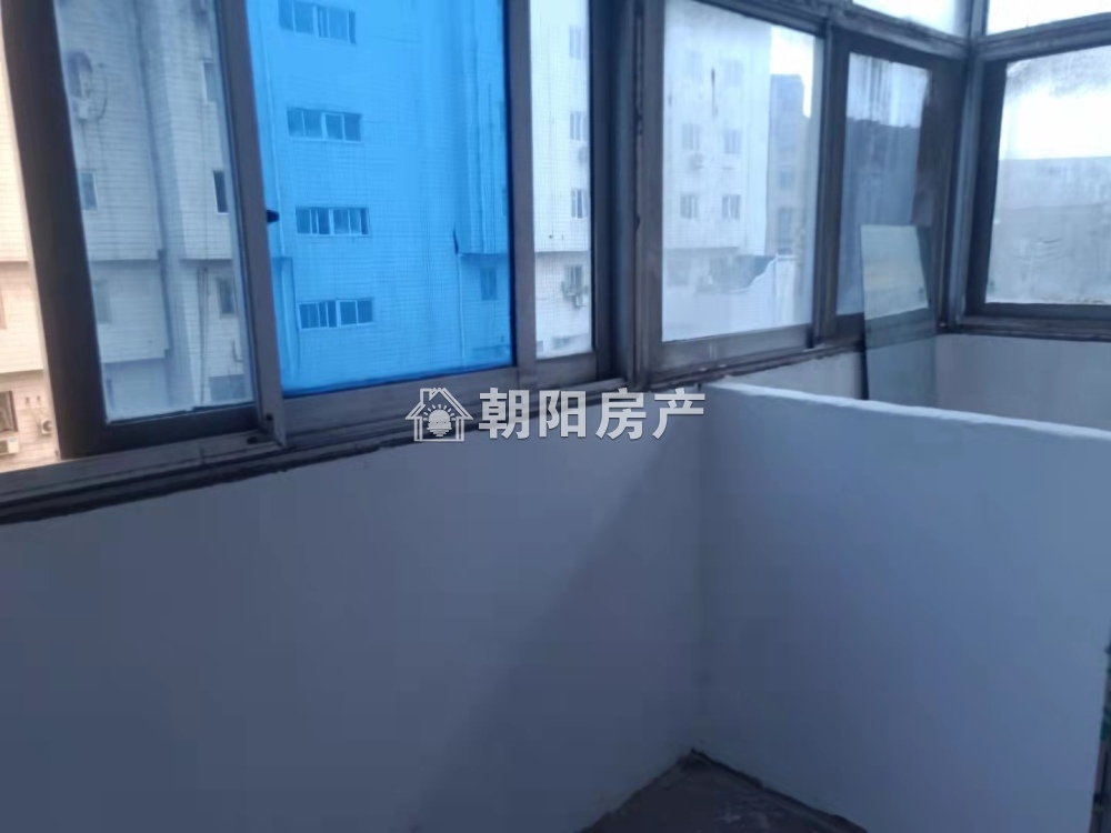 二汽新村一区 86平 南向三室一卫 交通便利 配套齐全