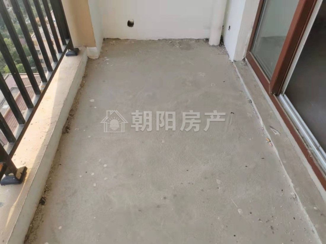 西城公馆 108平 南向三室二厅 交通便利 学区房 采光好