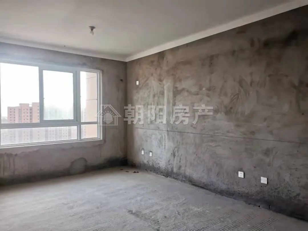 西城公馆 108平 南向三室二厅 交通便利 学区房 采光好