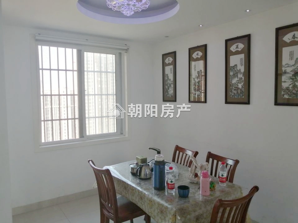 金地国际城A区 112平 南向三室二厅 满两年 精装拎包入住