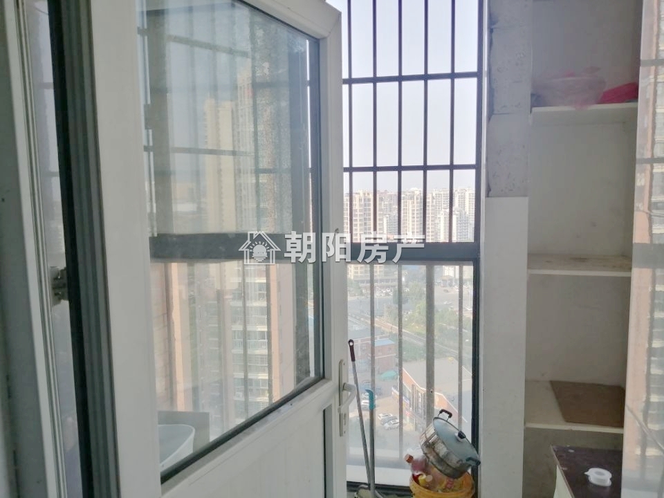 金地国际城A区 112平 南向三室二厅 满两年 精装拎包入住