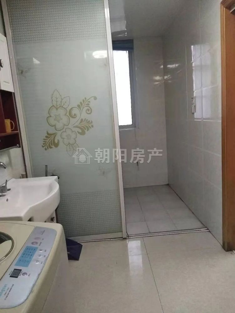 彩虹大厦 136平 南向三室二厅 学区房 交通便利 采光好
