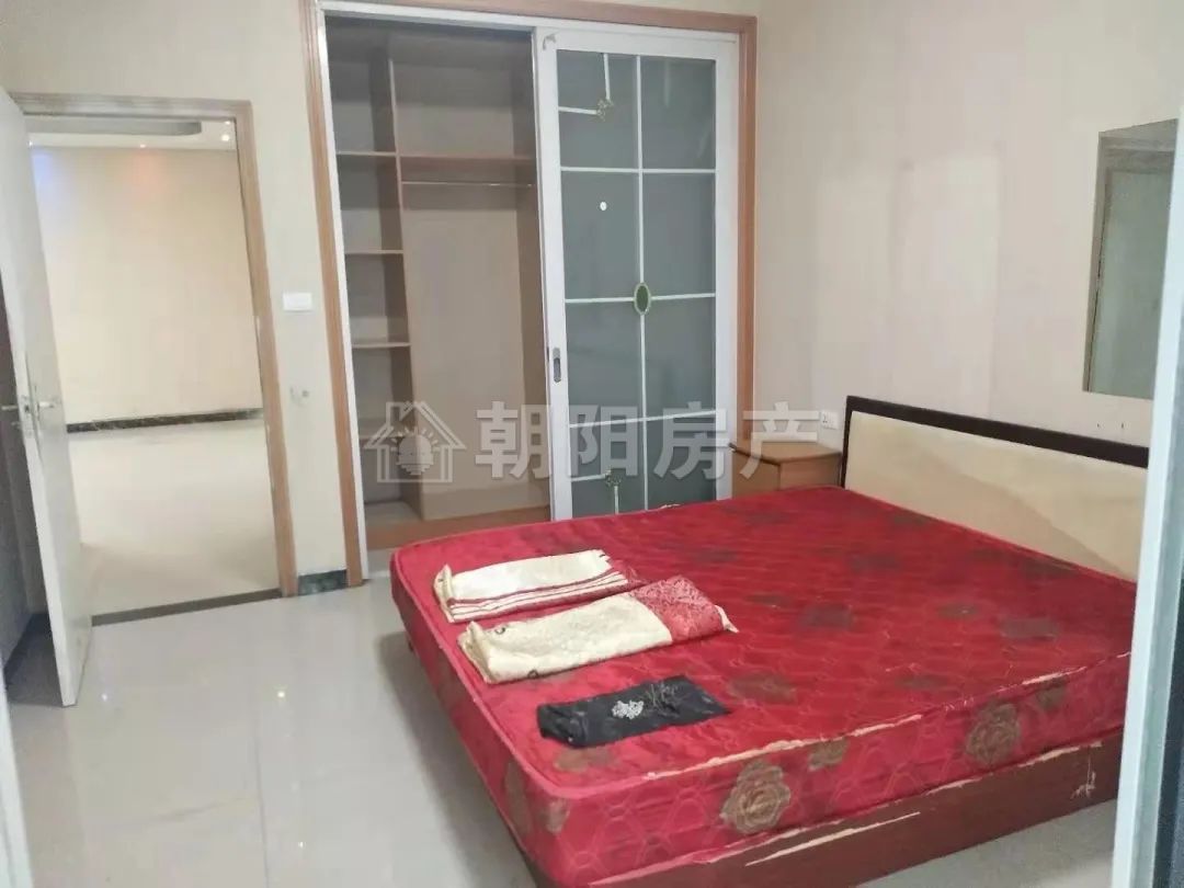 彩虹大厦 136平 南向三室二厅 学区房 交通便利 采光好