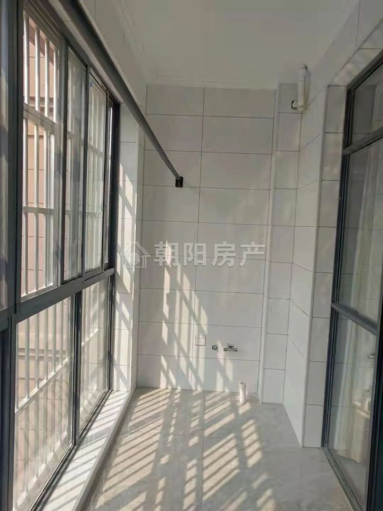 八里塘安置小区 121平 南向三居 简装 交通便利 学区房