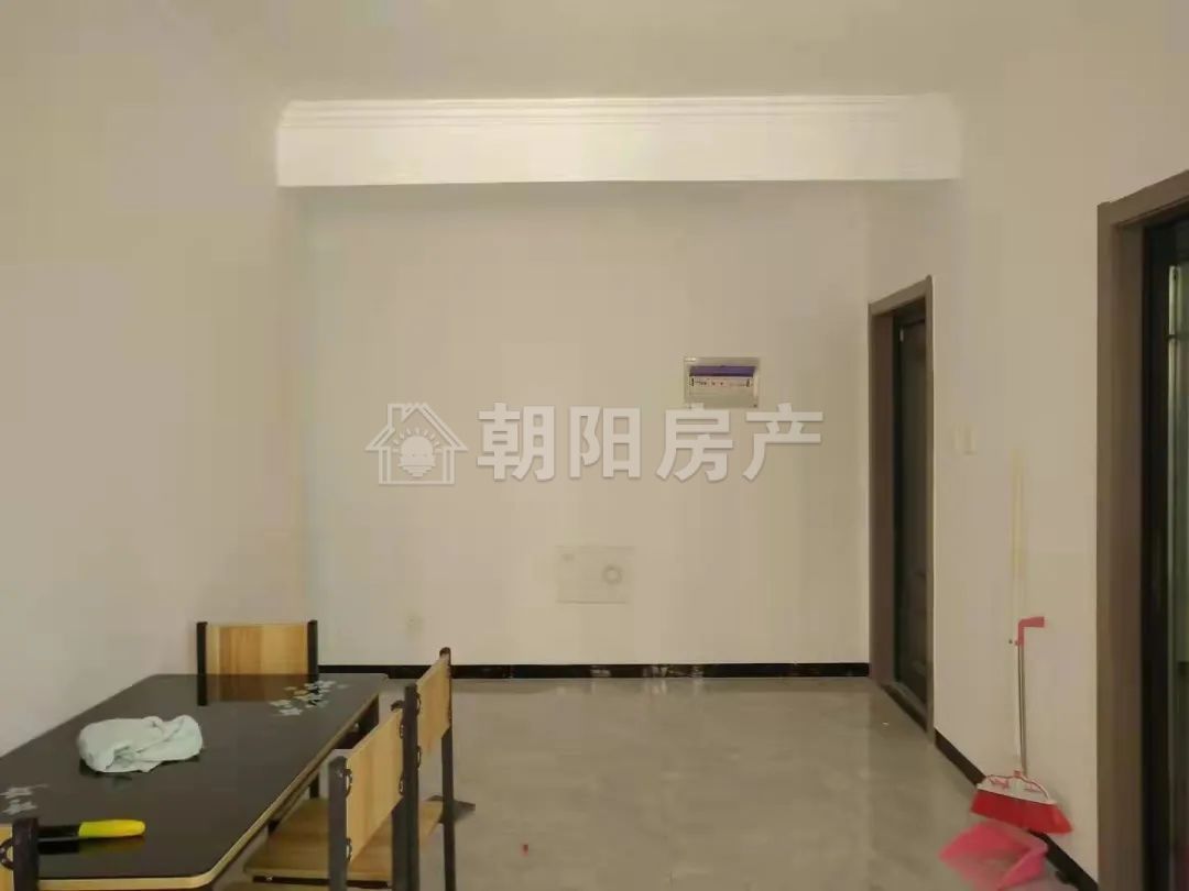 八里塘安置小区 121平 南向三居 简装 交通便利 学区房