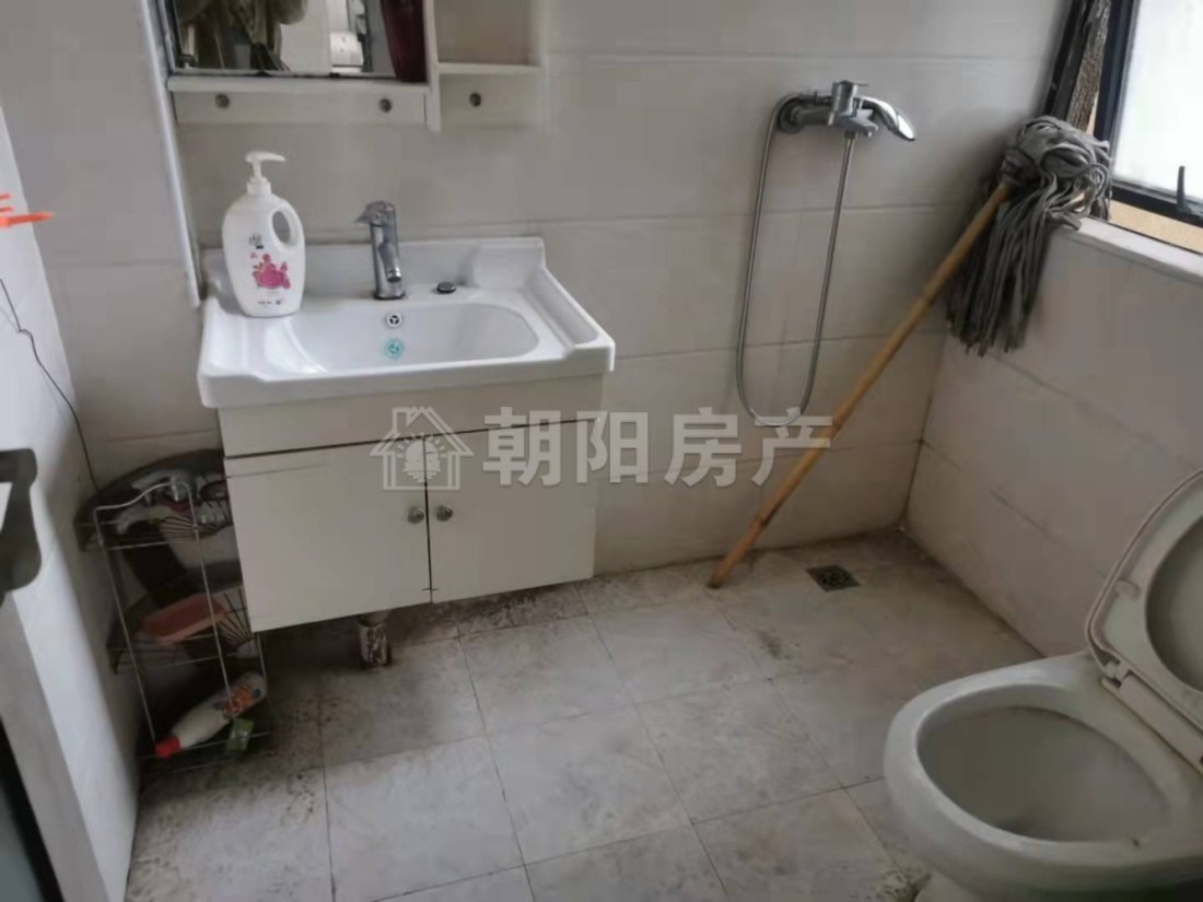皇冠花园 108平 南向三室简装 交通便利 环境好