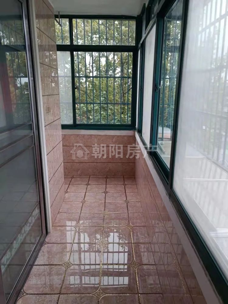 新乐村 74平 南向两室一厅 精装采光好 满两年交通便利