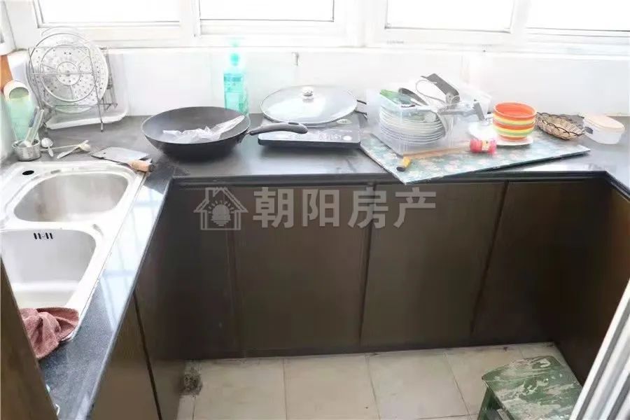 老公安局家属楼 124平 四室两厅 精装 学区房 交通便利