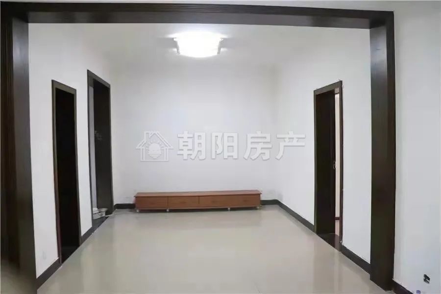 老公安局家属楼 124平 四室两厅 精装 学区房 交通便利