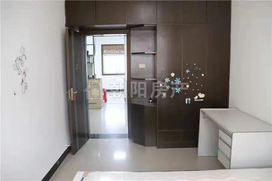 老公安局家属楼 124平 四室两厅 精装 学区房 交通便利