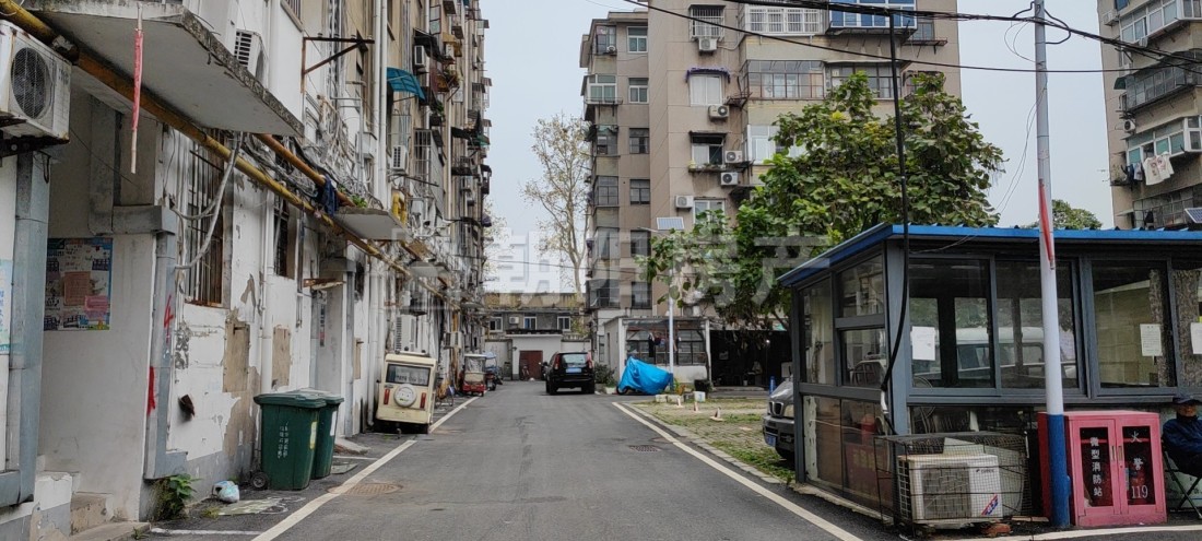 新乐村 74平 南向两室一厅 精装采光好 满两年交通便利