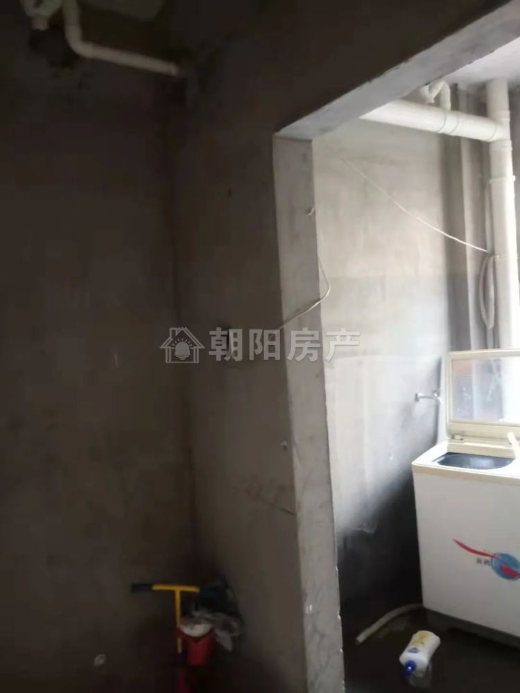 西城公馆 105平 南向三室二厅 学区房 满两年 毛坯洋房