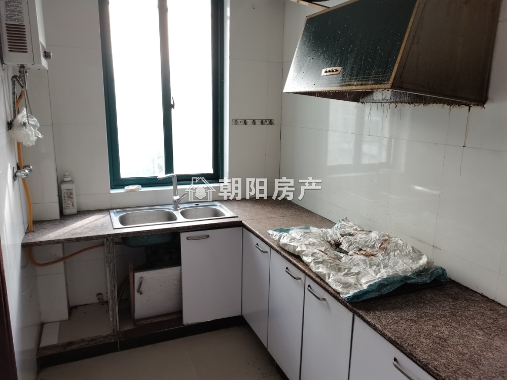 润地佳苑 130平 朝南三室二厅 简装 学区房交通便利