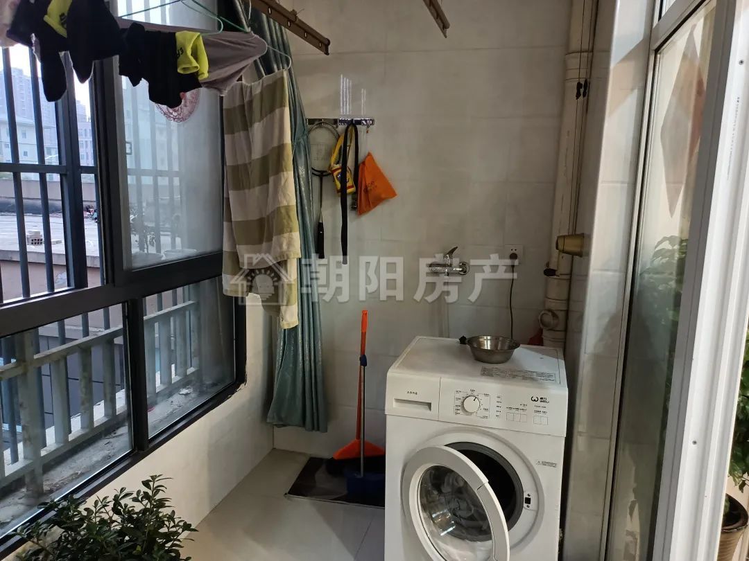 稻香花园二期 106平 南向三室二厅 精装 学区房 交通便利