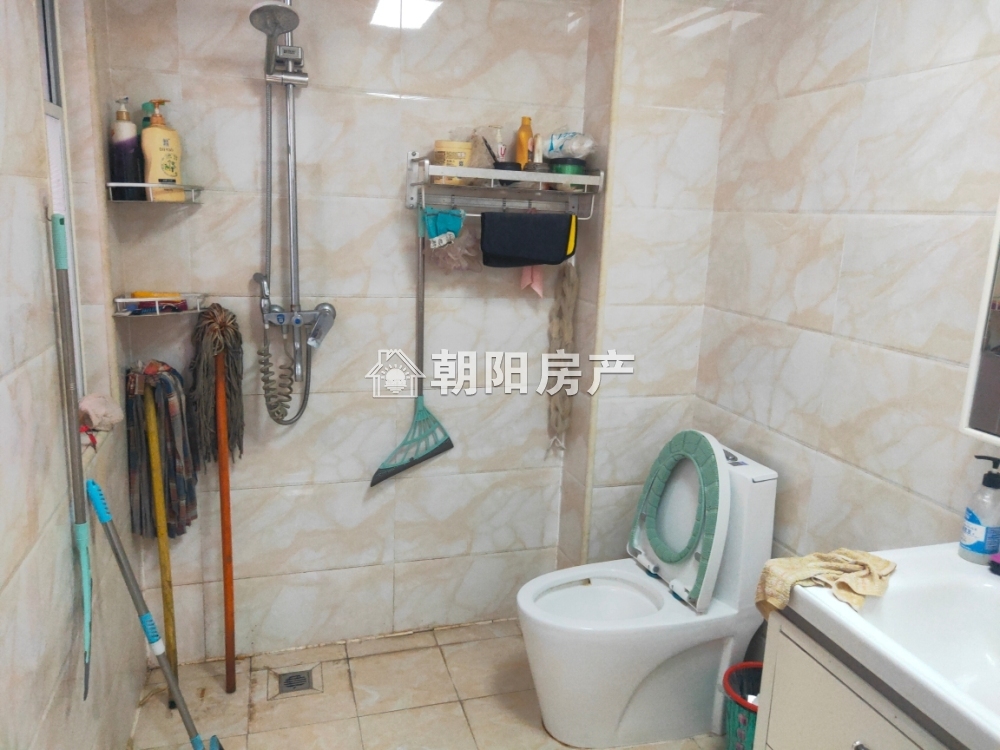 香樟苑五期 100平 南向三室二厅 精装修 交通便利
