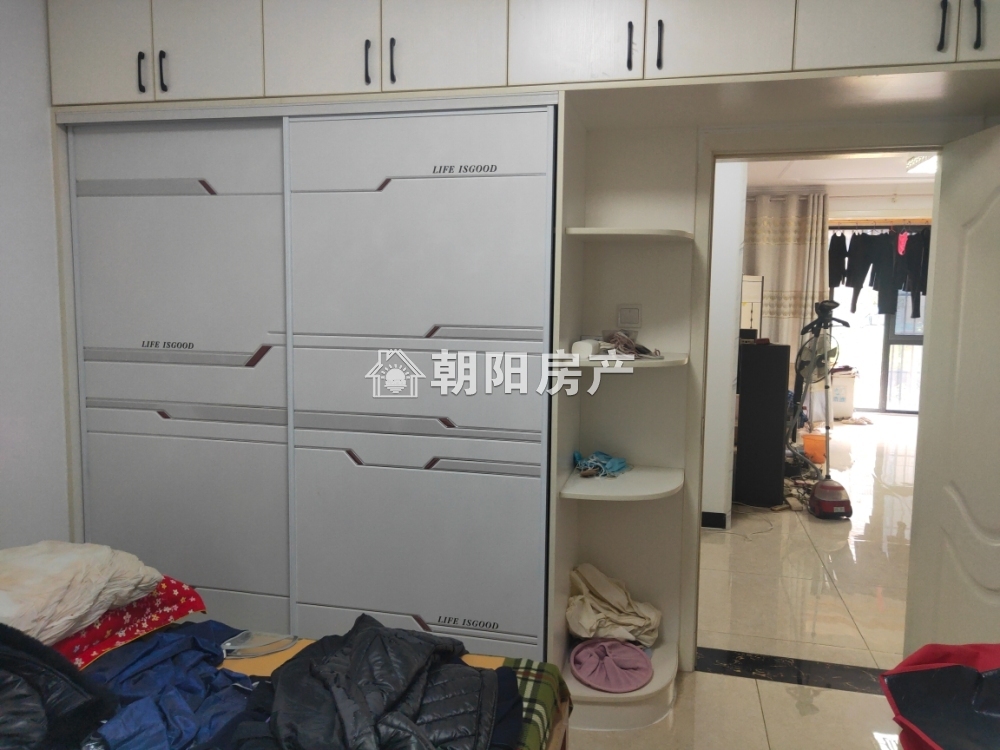香樟苑五期 100平 南向三室二厅 精装修 交通便利