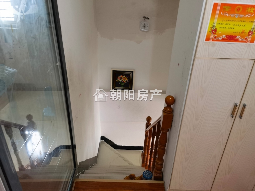 金地国际城A区 41平 复式两室两厅 精装朝南 满两年 交通便利