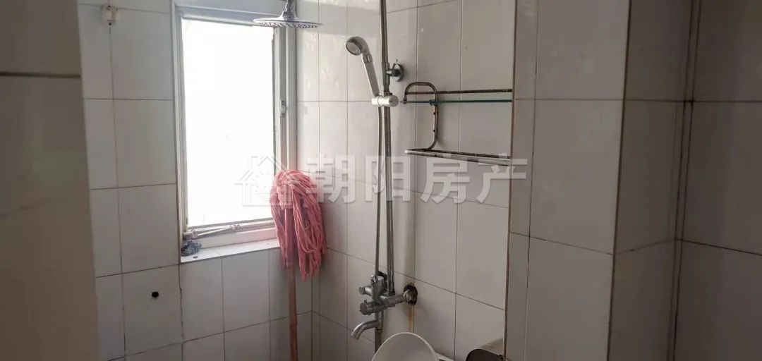801家属楼 70平 南向三室一厅 交通便利 配套齐全