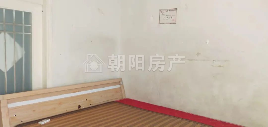 801家属楼 70平 南向三室一厅 交通便利 配套齐全