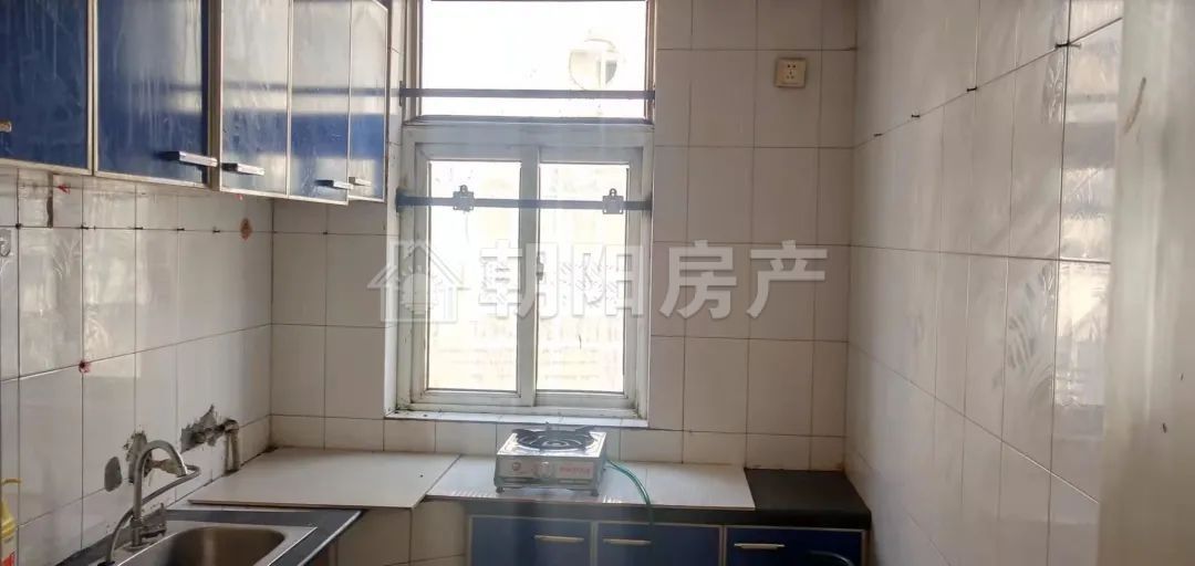 801家属楼 70平 南向三室一厅 交通便利 配套齐全