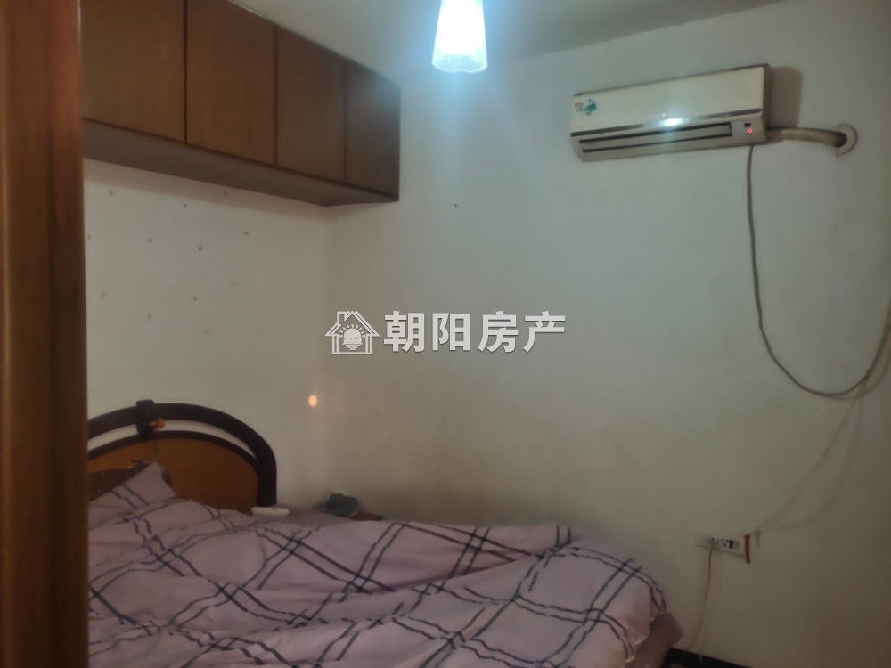 金龙门公寓 60平 精装两居 满两年 采光好 交通便利