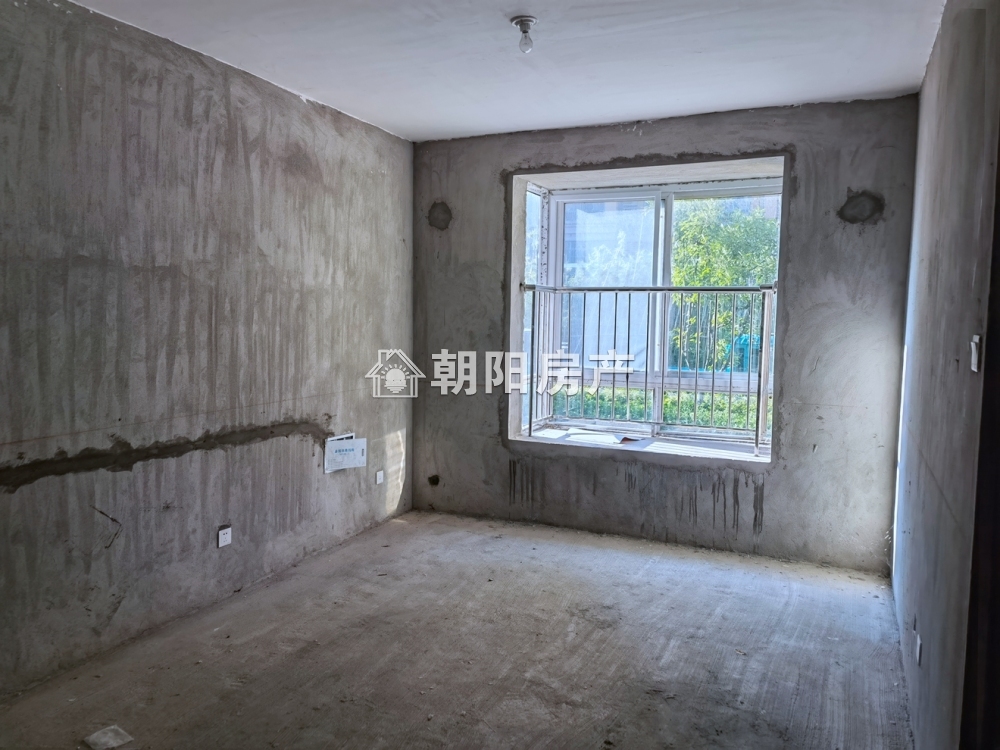 玫瑰苑小区 82平 南向两室一厅 毛坯低楼层 环境好购物便捷