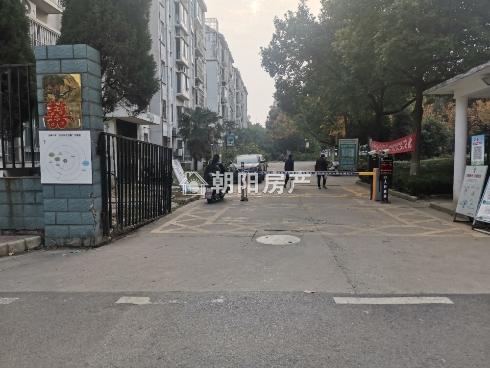 水泥厂支架村 77平 南向两室两厅 精装采光好 单价1930元/平