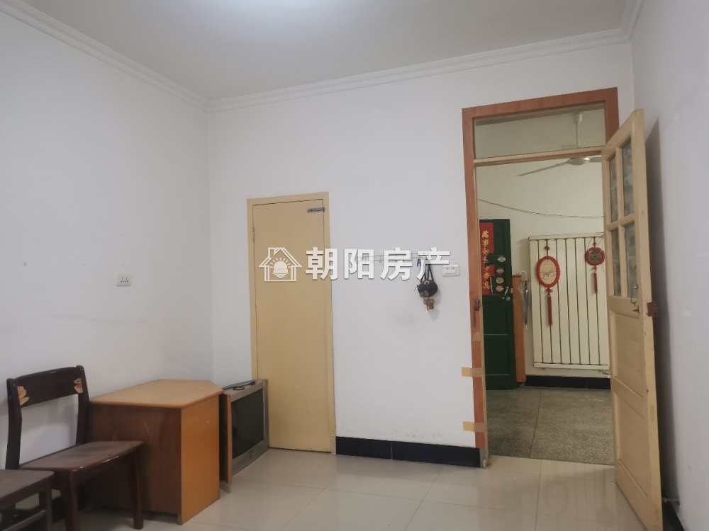 银工家属楼 89平 南向三室 学区房 交通便利 单价2466元