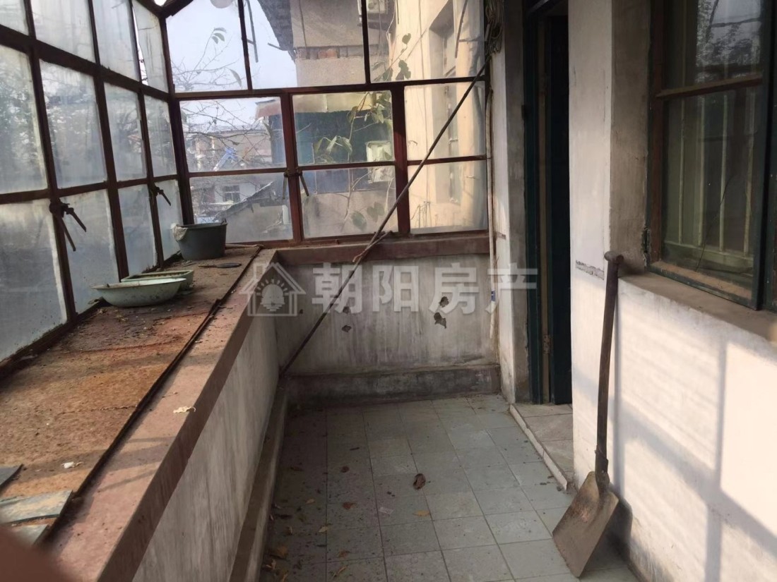 李咀孜淮矿村 66平 三室一厅 满两年 采光好随时看房