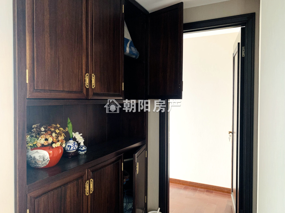 山南国宾府 148平 南向三室二厅 豪装 学区房 交通便利