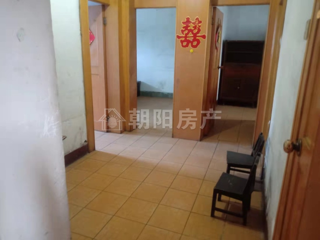 林业局大院 70平 三室一厅 南向高楼层 交通便利 学区房